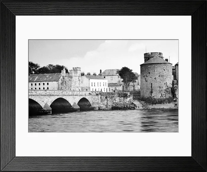Framed Print : King John's Castle, Limerick, Ireland Framed Print : King John's Castle, Limerick, Ireland