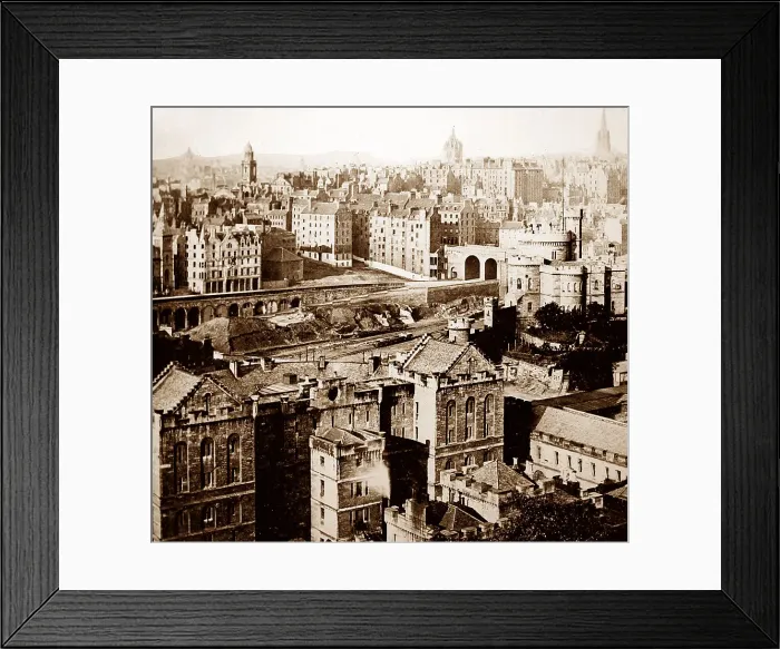 Framed Print : Edinburgh Old Town, Scotland Framed Print : Edinburgh Old Town, Scotland
