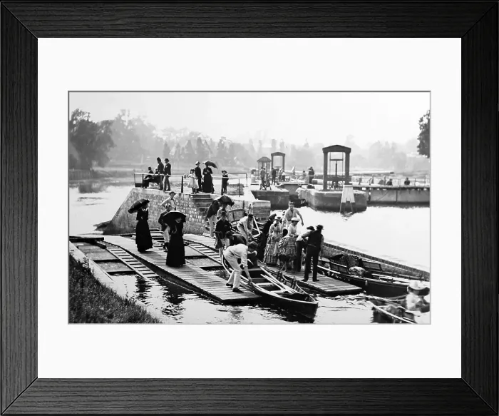 Framed Print : Teddington Lock, River Thames - early 1900s Framed Print : Teddington Lock, River Thames - early 1900s