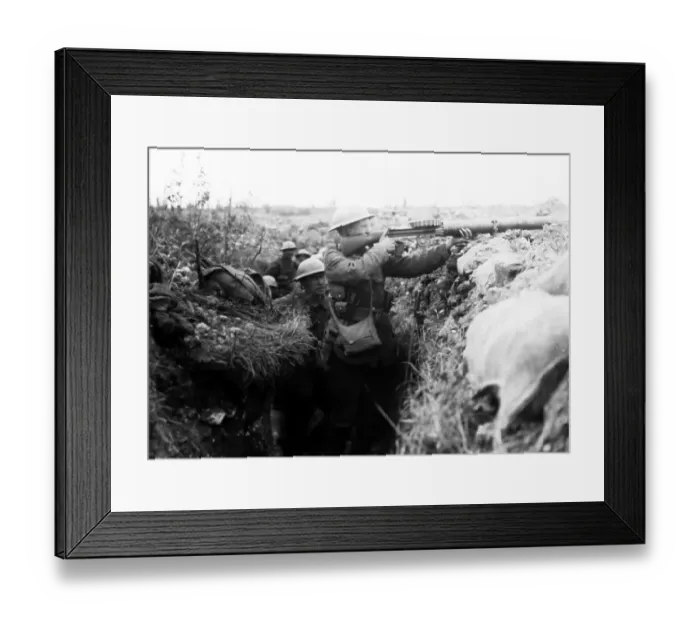 Framed Print : WW1 Battle of the Somme - Lewis gun in action Framed Print : WW1 Battle of the Somme - Lewis gun in action