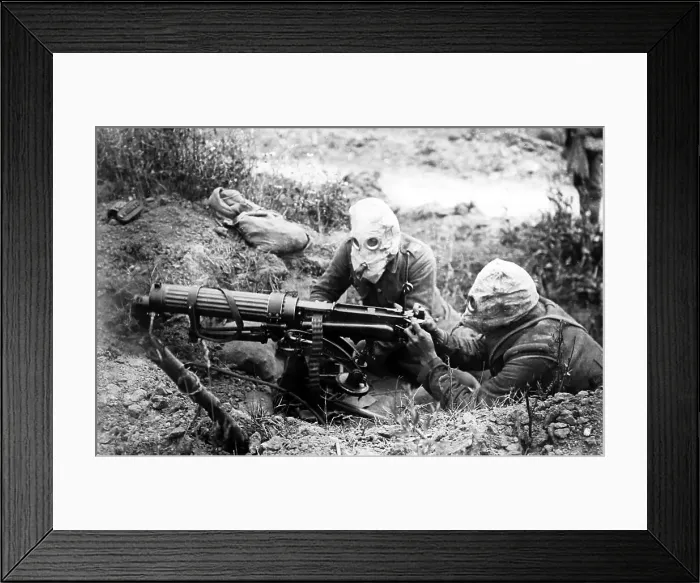 Framed Print : WW1 - Battle of the Somme - machine gunners wearing Framed Print : WW1 - Battle of the Somme - machine gunners wearing