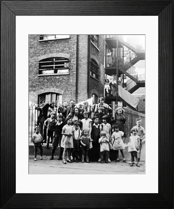 Framed Print : Children in Council housing, London Framed Print : Children in Council housing, London