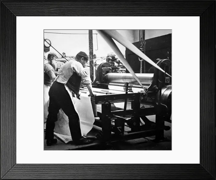 Framed Print : Linen manufacture, Beaming machine for stone mangle Framed Print : Linen manufacture, Beaming machine for stone mangle