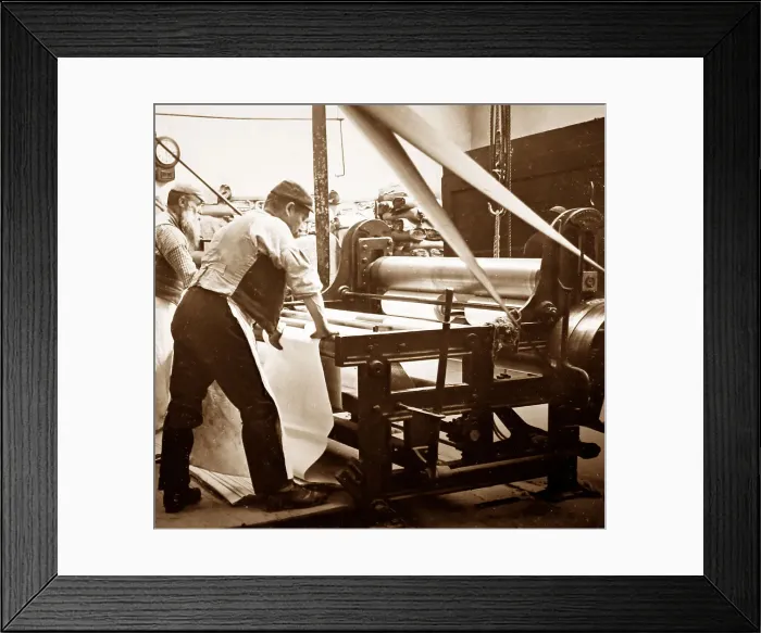 Framed Print : A beaming machine, linen production, Victorian period Framed Print : A beaming machine, linen production, Victorian period