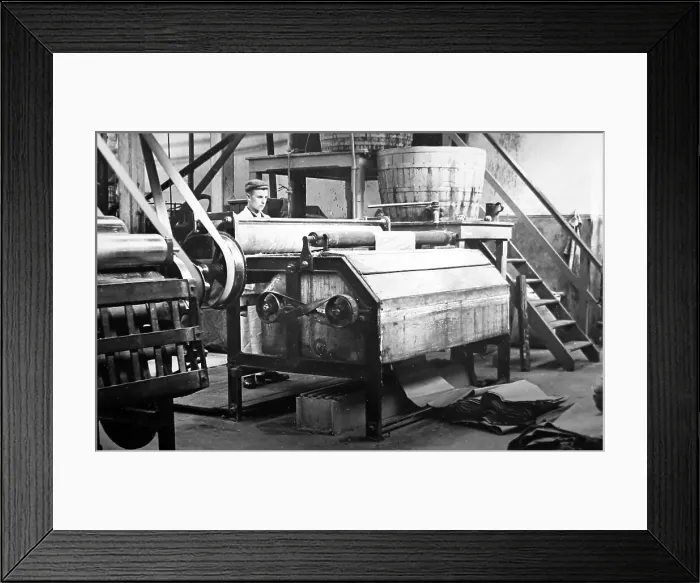 Framed Print : Linen manufacture, Damping machine