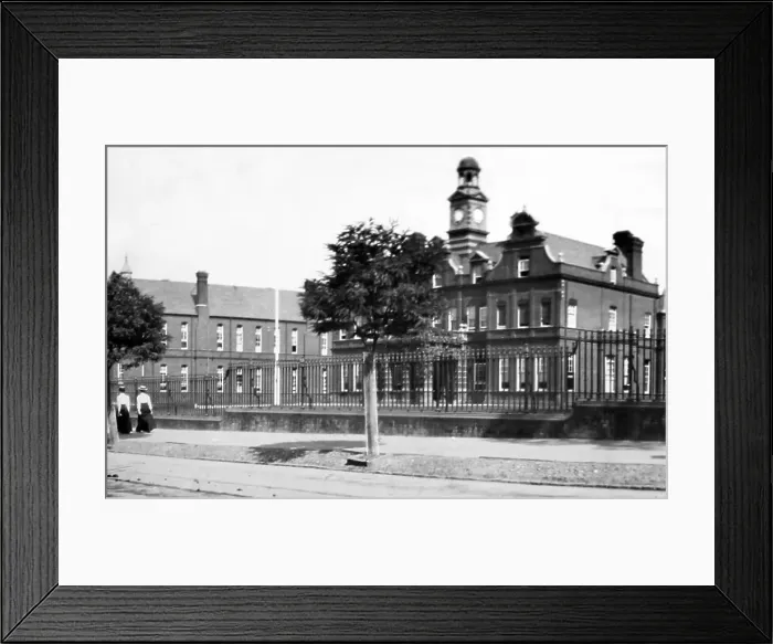 Framed Print : Norfolk and Norwich Hospital, Norwich, early 1900s Framed Print : Norfolk and Norwich Hospital, Norwich, early 1900s