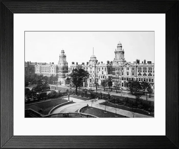 Framed Print : The Royal Infirmary, Manchester, Victorian period Framed Print : The Royal Infirmary, Manchester, Victorian period