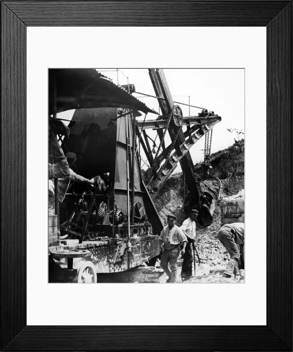Framed Print : Navvies building a railway line in the UK, early 1900s Framed Print : Navvies building a railway line in the UK, early 1900s