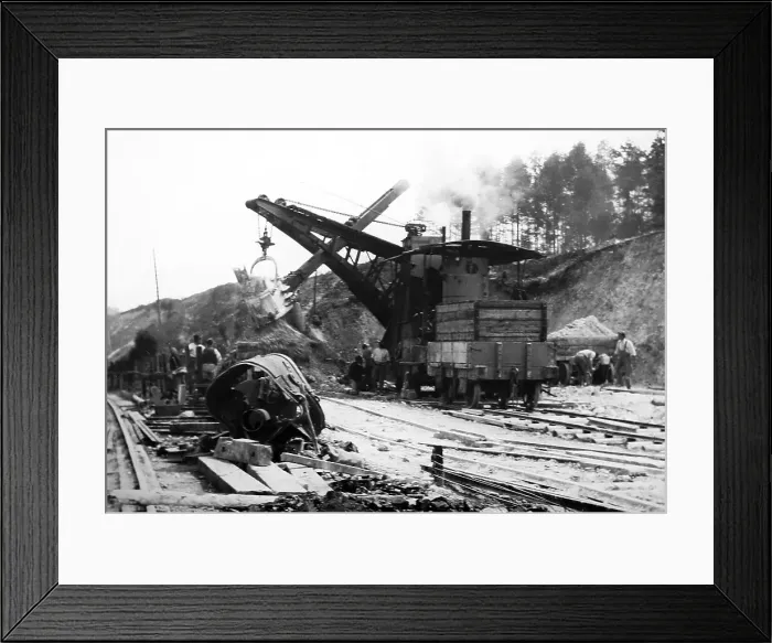 Framed Print : Navvies building a railway line in the UK, early 1900s Framed Print : Navvies building a railway line in the UK, early 1900s