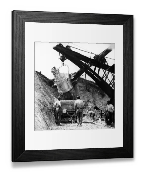 Framed Print : Navvies building a railway line in the UK, early 1900s Framed Print : Navvies building a railway line in the UK, early 1900s