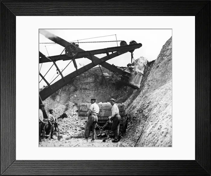 Framed Print : Navvies building a railway line in the UK, early 1900s Framed Print : Navvies building a railway line in the UK, early 1900s