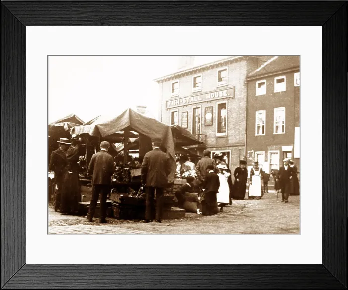 Framed Print : Fish Stall House pub, Great Yarmouth, early 1900s Framed Print : Fish Stall House pub, Great Yarmouth, early 1900s