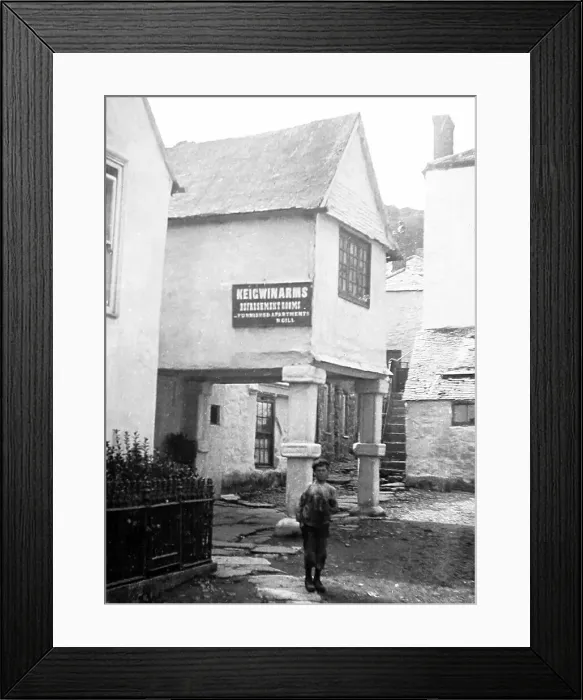 Framed Print : Keigwin Arms, Mousehole, Cornwall Framed Print : Keigwin Arms, Mousehole, Cornwall