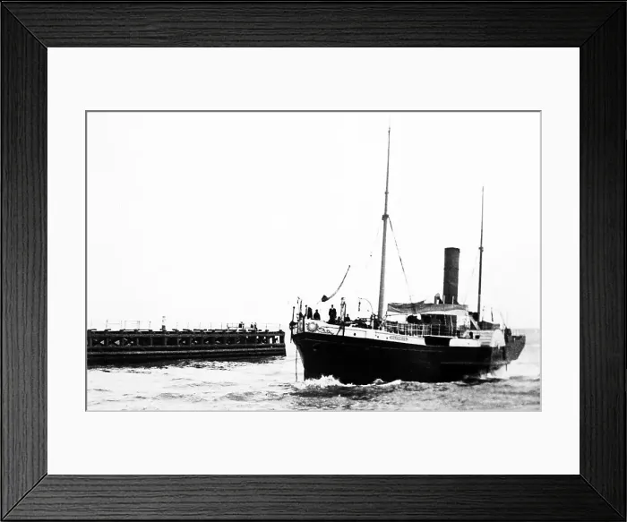 Framed Print : Paddle steamer on the River Yare, Norfolk, early 1900s Framed Print : Paddle steamer on the River Yare, Norfolk, early 1900s
