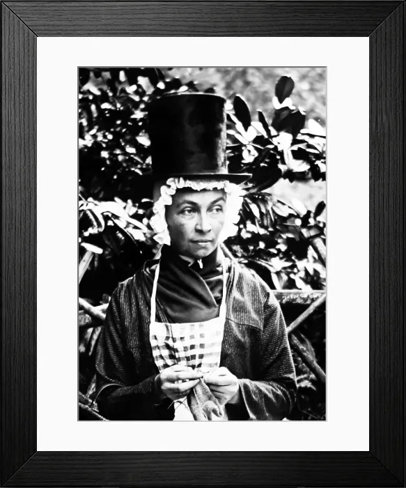 Framed Print : Welsh lady in traditional dress, Victorian period Framed Print : Welsh lady in traditional dress, Victorian period