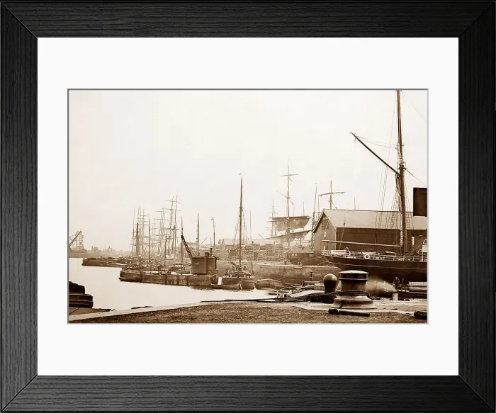 Framed Print : Hull docks, Victorian period