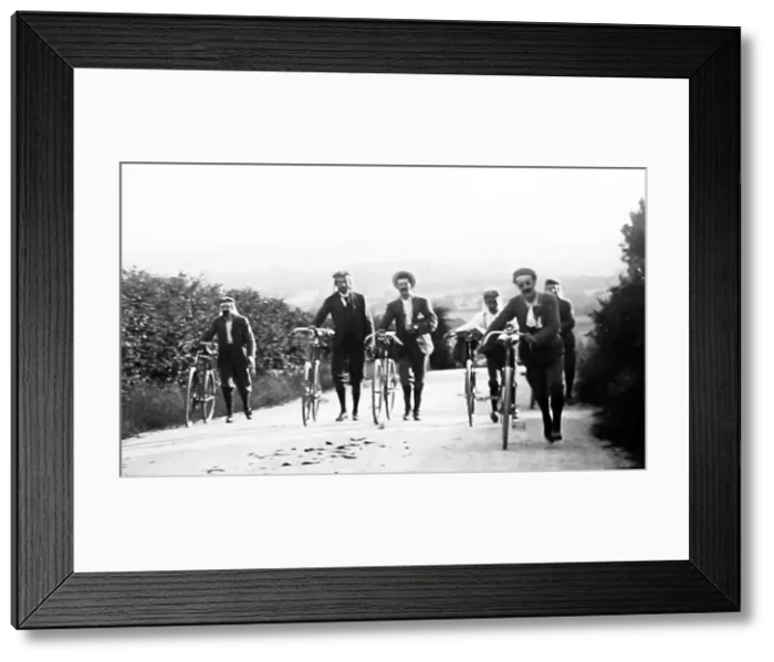 Framed Print : Cyclists, Charing Hill, Ashford Framed Print : Cyclists, Charing Hill, Ashford