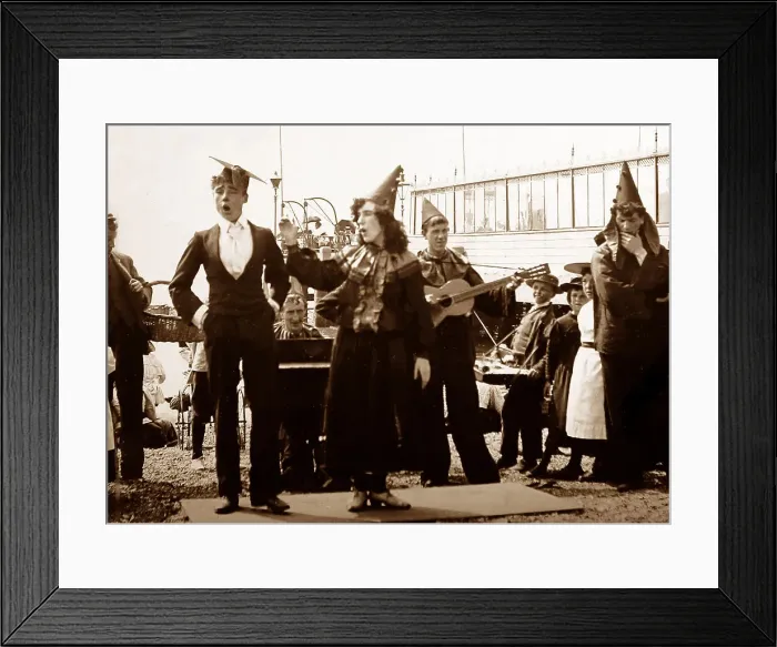 Framed Print : Entertainers, Portsmouth Framed Print : Entertainers, Portsmouth