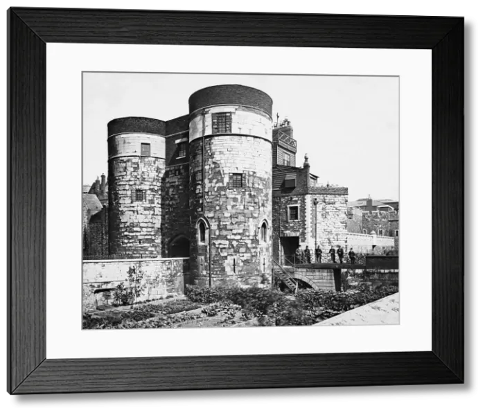Framed Print : Byward Tower, Tower of London Framed Print : Byward Tower, Tower of London
