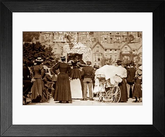 Framed Print : Professor Codman Punch and Judy show, Llandudno, Wales Framed Print : Professor Codman Punch and Judy show, Llandudno, Wales
