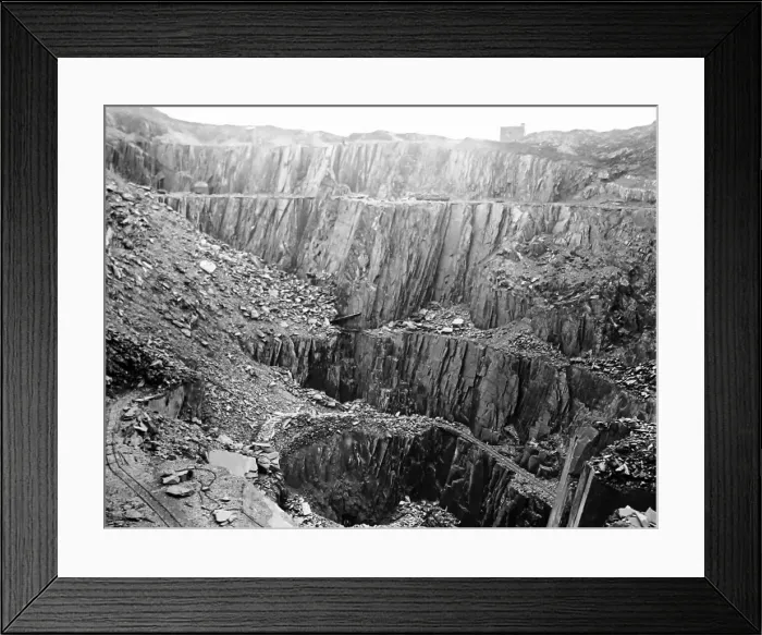 Framed Print : A Welsh slate quarry (probably Chwarel), early 1900s Framed Print : A Welsh slate quarry (probably Chwarel), early 1900s