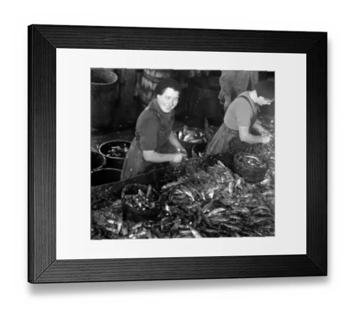 Framed Print : Great Yarmouth, Scottish Fisher Girls Framed Print : Great Yarmouth, Scottish Fisher Girls