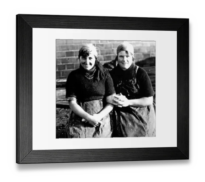 Framed Print : Great Yarmouth, Scottish Fisher Girls Framed Print : Great Yarmouth, Scottish Fisher Girls