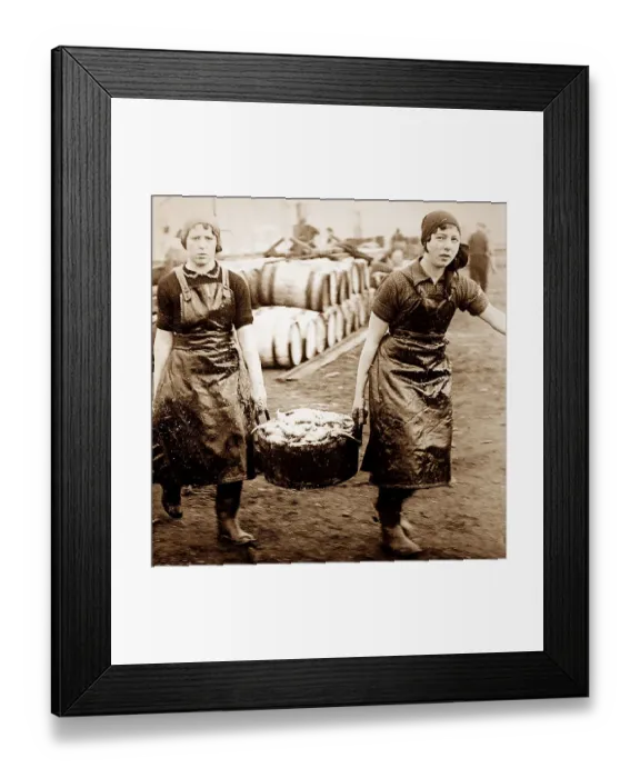 Framed Print : Scottish fisher girls (herring gutters and packers) Framed Print : Scottish fisher girls (herring gutters and packers)