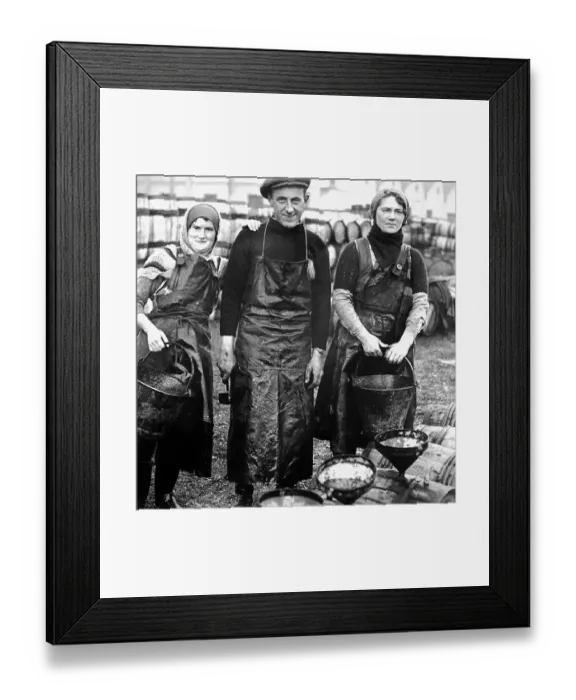 Framed Print : Great Yarmouth, Scottish Fisher Girls Framed Print : Great Yarmouth, Scottish Fisher Girls