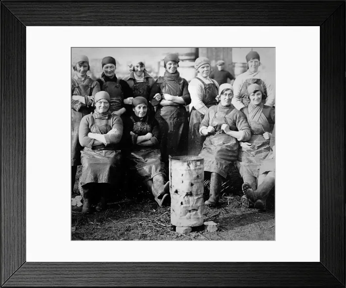 Framed Print : Great Yarmouth, Scottish Fisher Girls Framed Print : Great Yarmouth, Scottish Fisher Girls