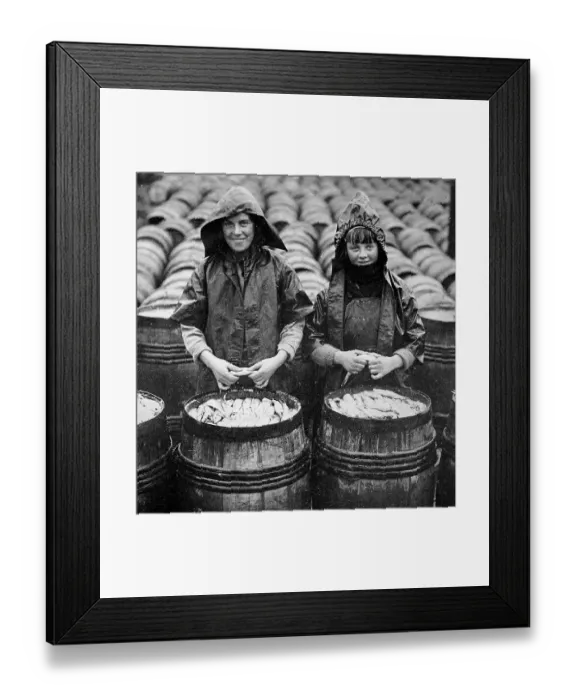 Framed Print : Great Yarmouth, Scottish Fisher Girls Framed Print : Great Yarmouth, Scottish Fisher Girls