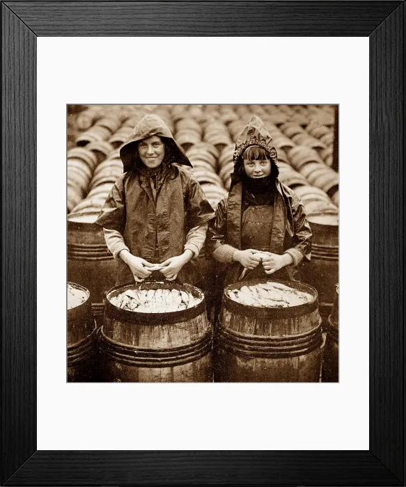 Framed Print : Scottish fisher girls (herring gutters and packers) Framed Print : Scottish fisher girls (herring gutters and packers)