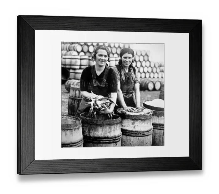Framed Print : Great Yarmouth, Scottish Fisher Girls Framed Print : Great Yarmouth, Scottish Fisher Girls