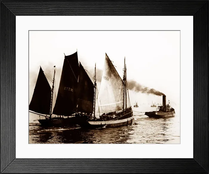 Framed Print : Fishing boats, Great Yarmouth, early 1900s Framed Print : Fishing boats, Great Yarmouth, early 1900s