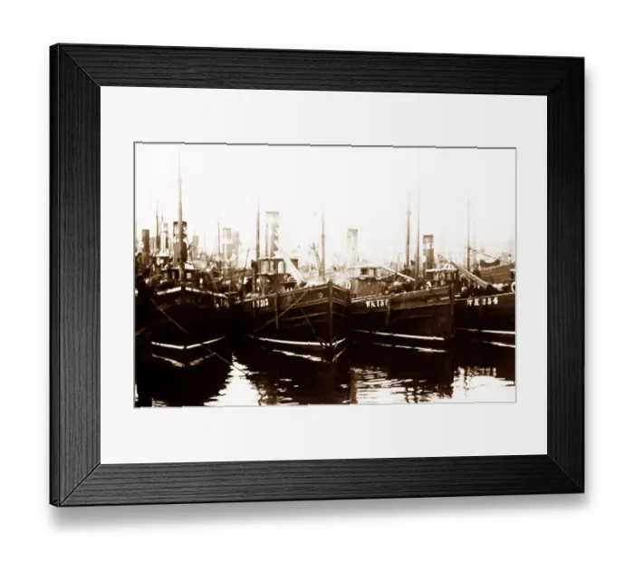 Framed Print : Fishing boats, Great Yarmouth, early 1900s Framed Print : Fishing boats, Great Yarmouth, early 1900s