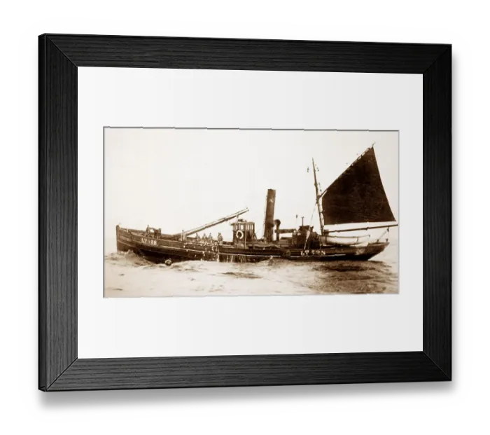 Framed Print : Fishing boats, Great Yarmouth, early 1900s Framed Print : Fishing boats, Great Yarmouth, early 1900s