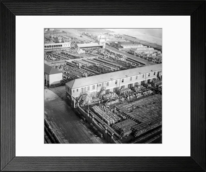 Framed Print : Fish barrels, Great Yarmouth, early 1900s Framed Print : Fish barrels, Great Yarmouth, early 1900s