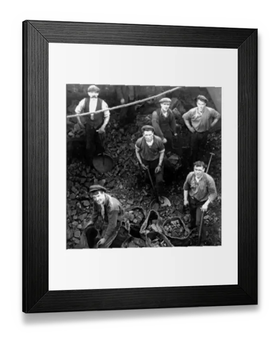 Framed Print : Coal for fishing boats, Great Yarmouth, early 1900s Framed Print : Coal for fishing boats, Great Yarmouth, early 1900s