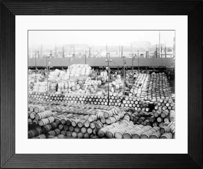 Framed Print : Fish barrels, Great Yarmouth, early 1900s Framed Print : Fish barrels, Great Yarmouth, early 1900s