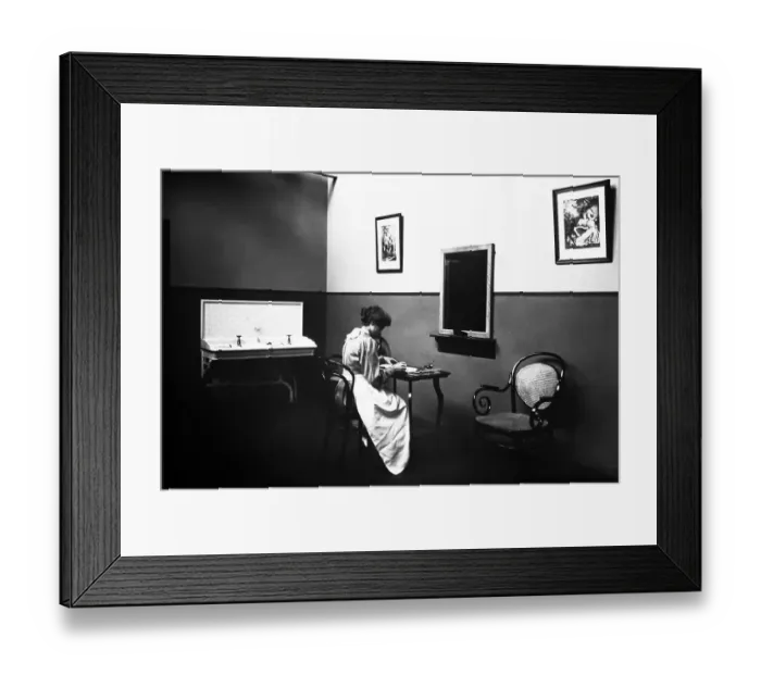 Framed Print : Forewomen's room, Port Sunlight, early 1900s Framed Print : Forewomen's room, Port Sunlight, early 1900s