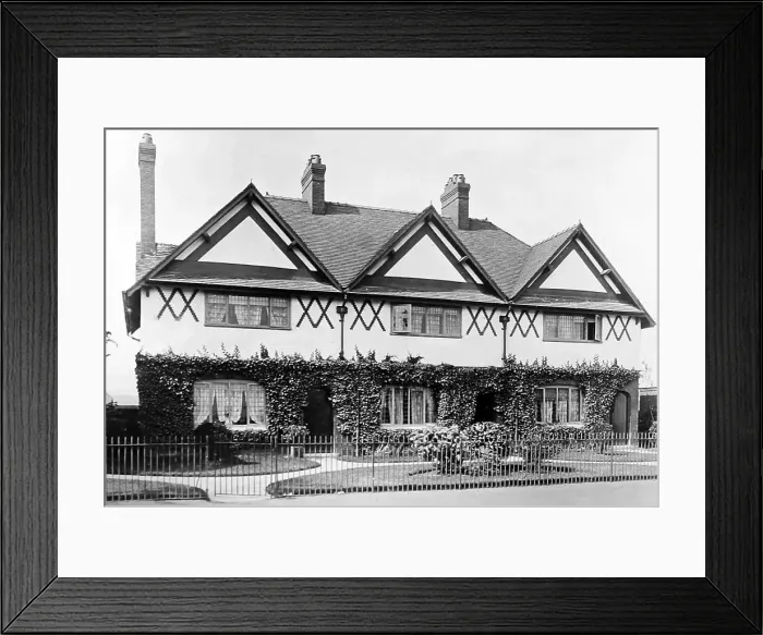 Framed Print : New Chester Road, Port Sunlight Village, early 1900s Framed Print : New Chester Road, Port Sunlight Village, early 1900s