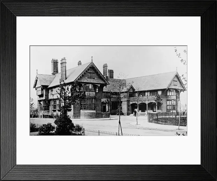 Framed Print : The Bridge Inn, Port Sunlight Village, early 1900s Framed Print : The Bridge Inn, Port Sunlight Village, early 1900s