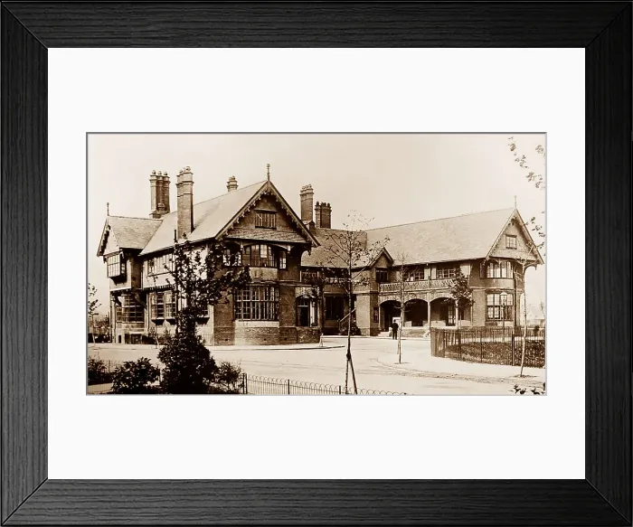 Framed Print : The Bridge Inn, Port Sunlight, Wirral Framed Print : The Bridge Inn, Port Sunlight, Wirral