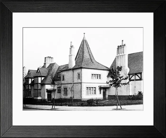 Framed Print : Greendale Road, Port Sunlight Village, early 1900s Framed Print : Greendale Road, Port Sunlight Village, early 1900s