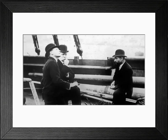 Framed Print : Lieutenant Campbell (in gloves, Captain Scott's) Framed Print : Lieutenant Campbell (in gloves, Captain Scott's)