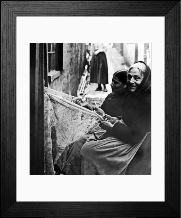 Framed Print : Making shawls in Great Yarmouth, Victorian period Framed Print : Making shawls in Great Yarmouth, Victorian period