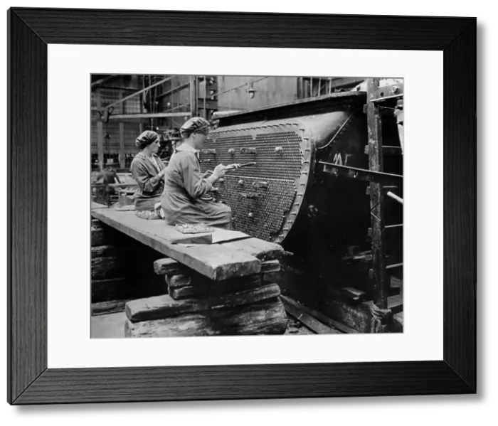 Framed Print : Women working on a condenser tube during the First World War Framed Print : Women working on a condenser tube during the First World War