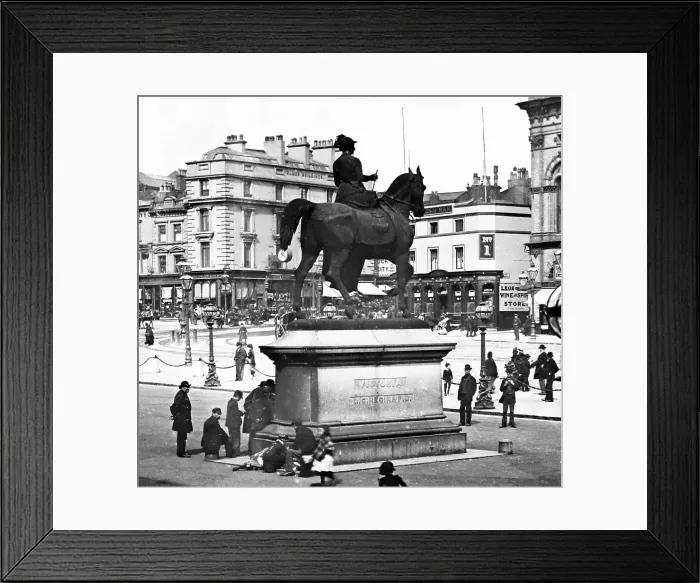 Framed Print : Queen Victoria's statue, Liverpool Victorian period