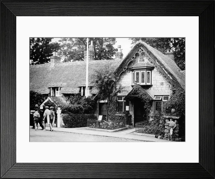 Framed Print : Crab and Lobster Inn, Shanklin, Isle of Wight, early 1900s Framed Print : Crab and Lobster Inn, Shanklin, Isle of Wight, early 1900s