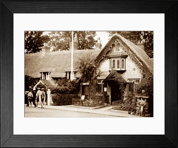 Framed Print : Crab and Lobster pub, Shanklin, Isle of Wight Framed Print : Crab and Lobster pub, Shanklin, Isle of Wight